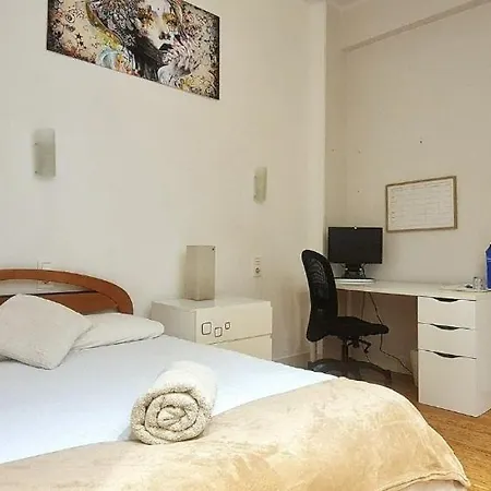 Privadas En Piso Frente A Playa Ondarreta, Bano Compartido Pansiyon *