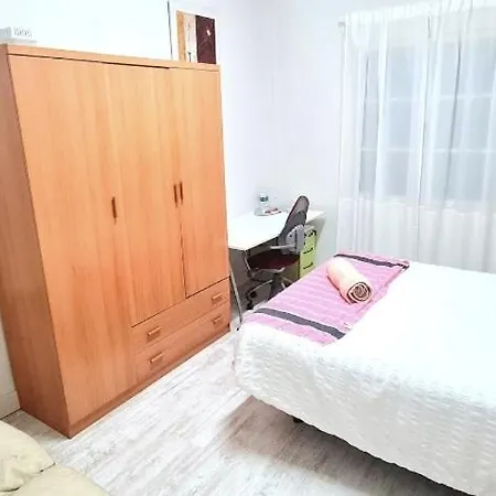 Habitación en casa particular Privadas En Piso Frente A Playa Ondarreta, Baño Compartido San Sebastián