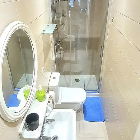 Homestay Privadas En Piso Frente A Playa Ondarreta, Bano Compartido *