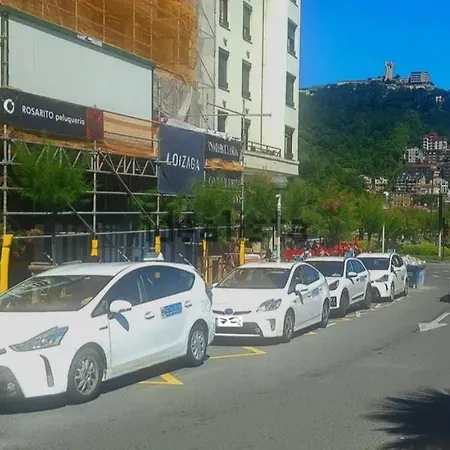 Privadas En Piso Frente A Playa Ondarreta, Bano Compartido Homestay San Sebastian