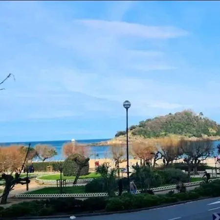 Homestay Privadas En Piso Frente A Playa Ondarreta, Bano Compartido *