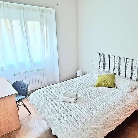 Pansiyon Privadas En Piso Frente A Playa Ondarreta, Bano Compartido *