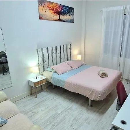 Privadas En Piso Frente A Playa Ondarreta, Bano Compartido *