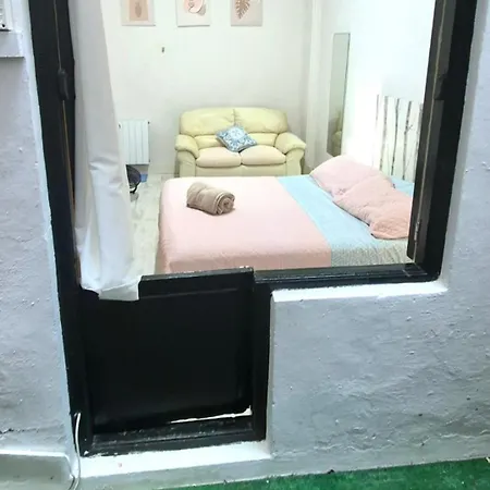 Privadas En Piso Frente A Playa Ondarreta, Bano Compartido Pansiyon *
