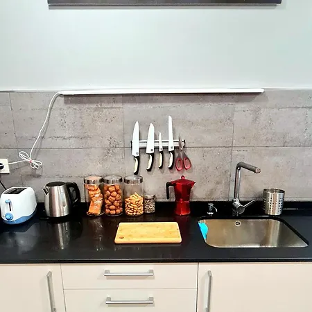 Privadas En Piso Frente A Playa Ondarreta, Bano Compartido * San Sebastián